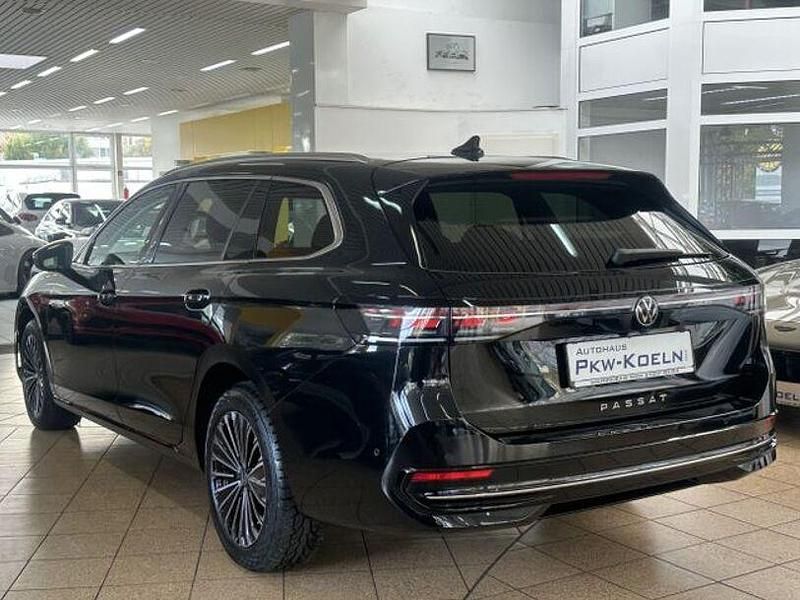 Gebraucht VW Passat 150 PS (110 kW) 2025 Schwarz Limousine