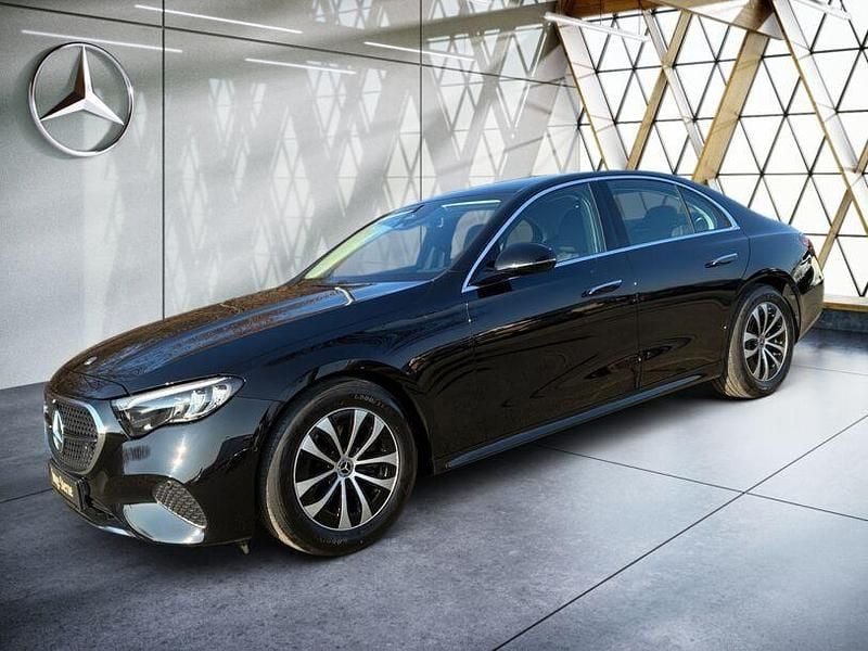 Gebraucht Mercedes E200 Avantgarde 204 PS (150 kW) 2024 Metalliclack obsidianschwarz m Limousine