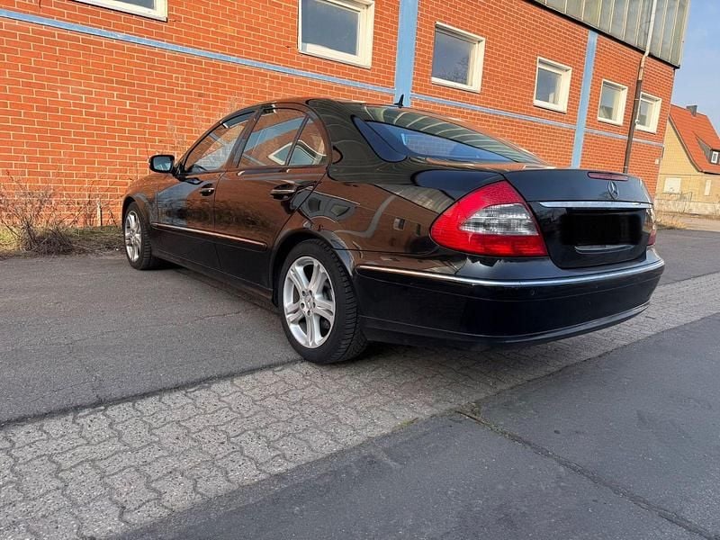 Gebraucht Mercedes E320 Avantgarde 224 PS (164 kW) 2008 Schwarz Limousine