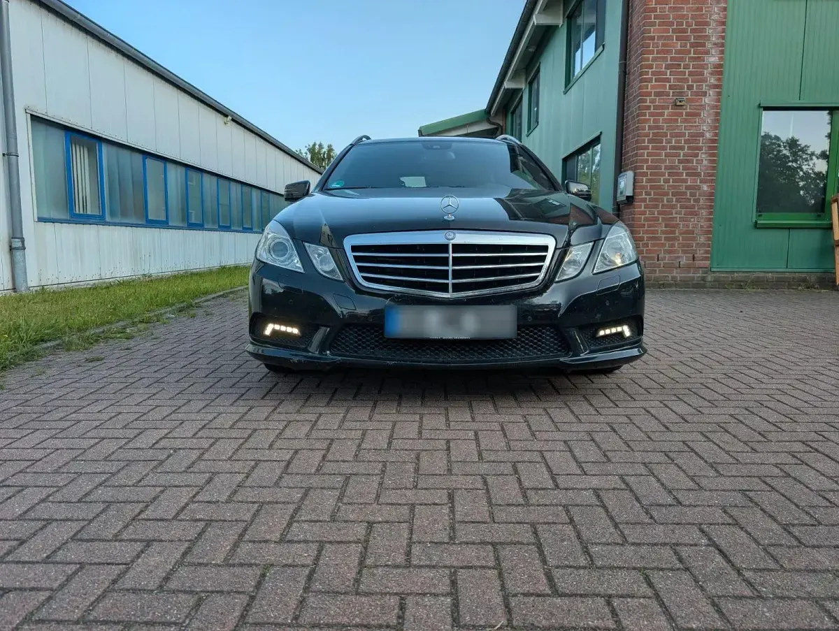 Gebraucht Mercedes E350 Avantgarde 265 PS (194 kW) 2010 Schwarz Limousine