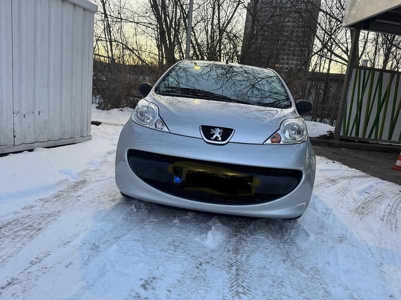 Gebraucht Peugeot 107 68 PS (50 kW) 2006 Silber Kleinwagen