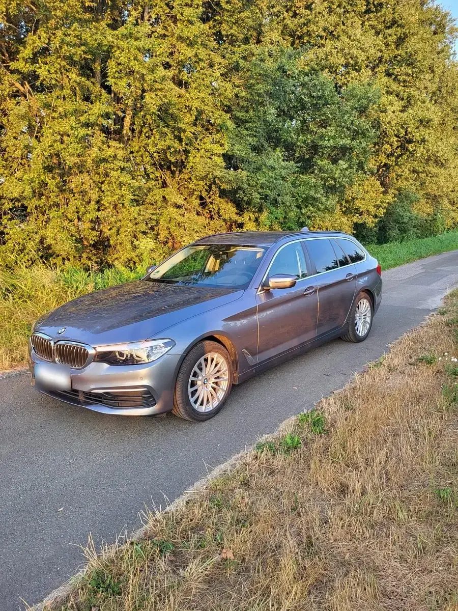 Gebraucht BMW 520 190 PS (139 kW) 2018 Grau Kombi