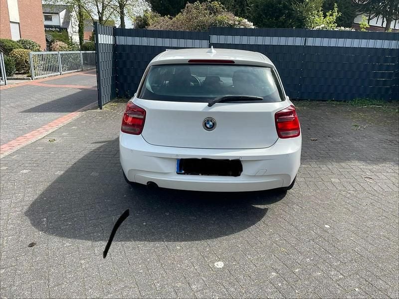 Gebraucht BMW 114 105 PS (77 kW) 2013 Weiß Kleinwagen