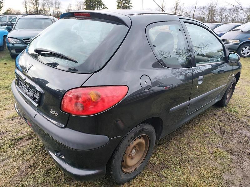 Używany Peugeot 206 60 KM (44 kW) 2003 Czarny Hatchback