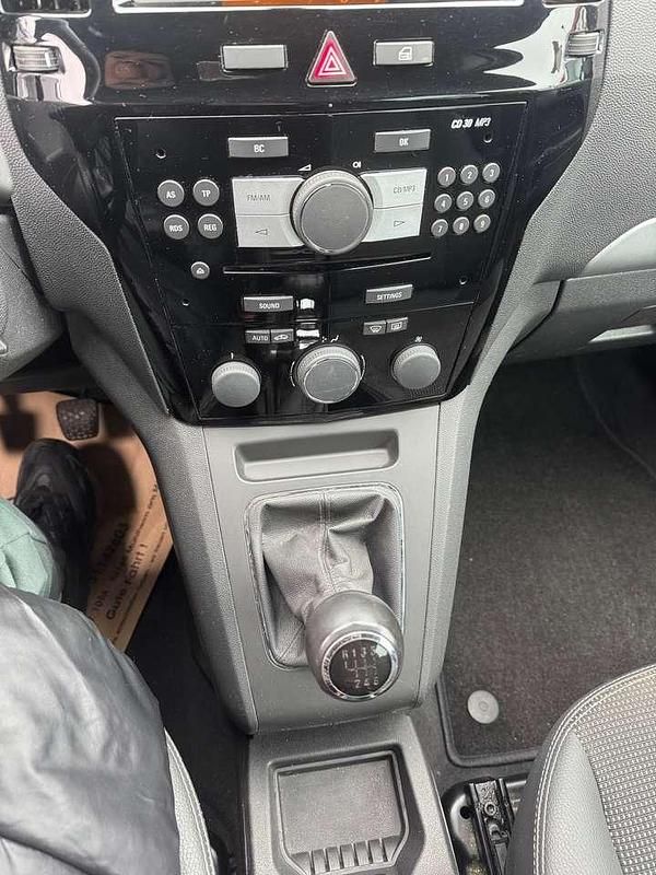 Gebraucht Opel Zafira Innovation 110 PS (80 kW) 2009 Karbongrau Van / Kleinbus
