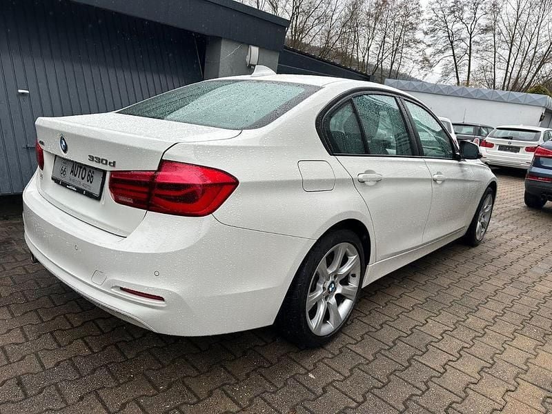 Gebraucht BMW 330 Advantage 258 PS (189 kW) 2017 Weiß Limousine