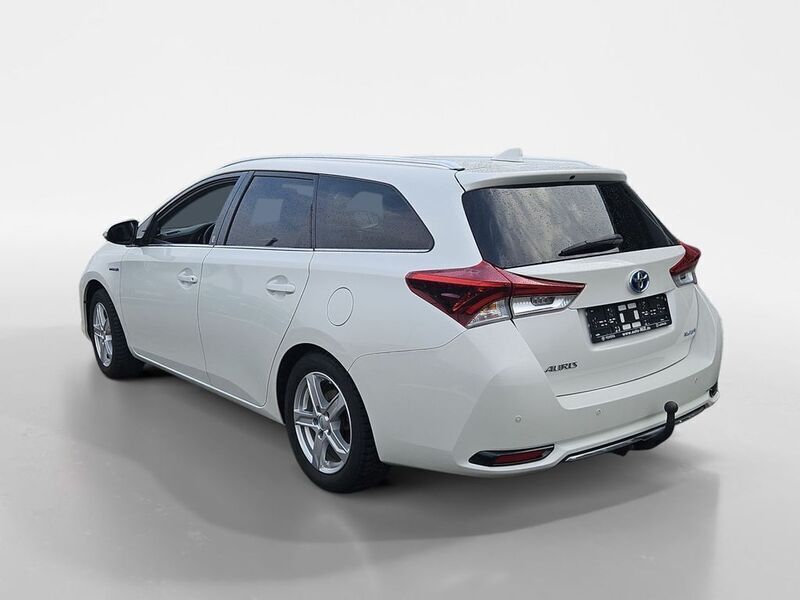Gebraucht Toyota Auris Hybrid 99 PS (72 kW) 2018 White pearl cs Kombi