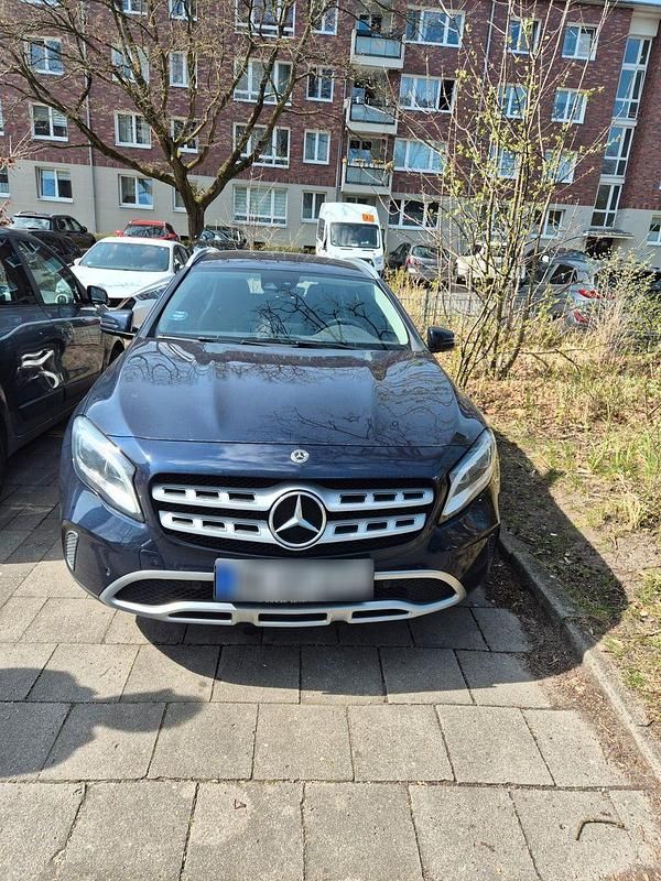 Gebraucht Mercedes GLA200 156 PS (114 kW) 2018 Blau SUV