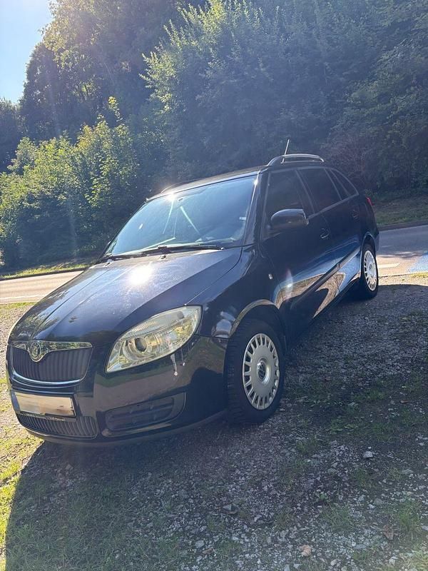 Schwarz Gebraucht 2010 Skoda Fabia Elegance Kombi | 3.800 € (Fairer Preis) - Bild 1/4