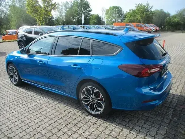 Gebraucht Ford Focus ST-Line X 155 PS (114 kW) 2023 Desert island blue Kombi