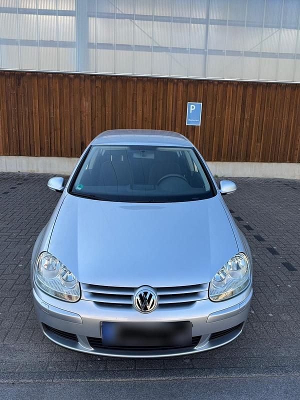 Second-hand VW Golf V 102 CP (75 kW) 2005 Argintiu Hatchback