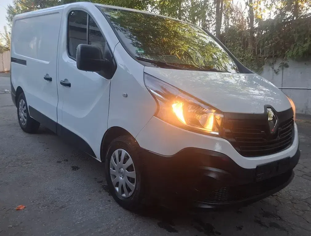 Gebraucht Renault Trafic 145 PS (106 kW) 2017 Weiß Van / Kleinbus