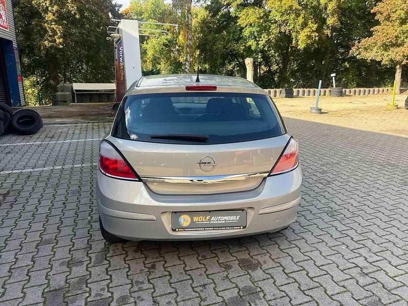 Gebraucht Opel Astra Edition 105 PS (77 kW) 2006 Pannacotta Kleinwagen