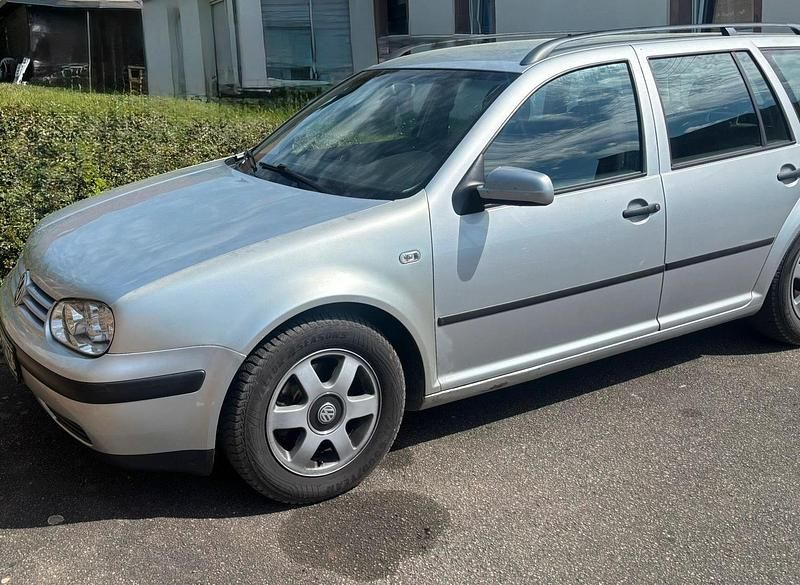 Second-hand VW Golf IV 101 CP (74 kW) 2002 Argintiu Break