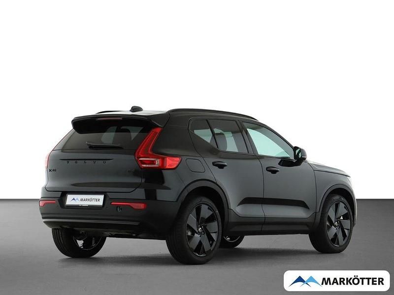 Neu Volvo XC40 Plus 197 PS (144 kW) 2026 Grau SUV
