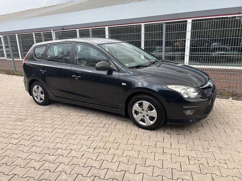 Gebraucht Hyundai i30 126 PS (92 kW) 2011 Schwarz Kombi
