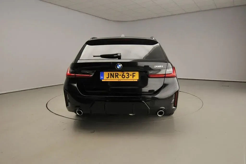Gebraucht BMW 318 M Sport 156 PS (114 kW) 2025 Schwarz Kombi