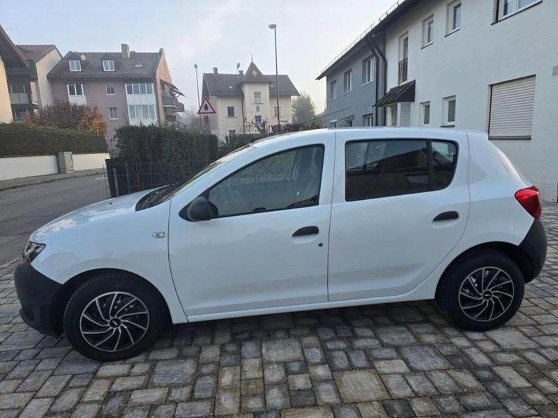 Weiß Gebraucht 2015 Dacia Sandero Essentiel Limousine | 3.000 € (Superpreis) - Bild 1/4