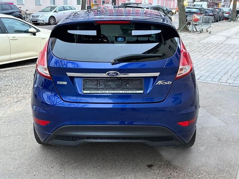Gebraucht Ford Fiesta Titanium 101 PS (74 kW) 2015 Blau Kleinwagen