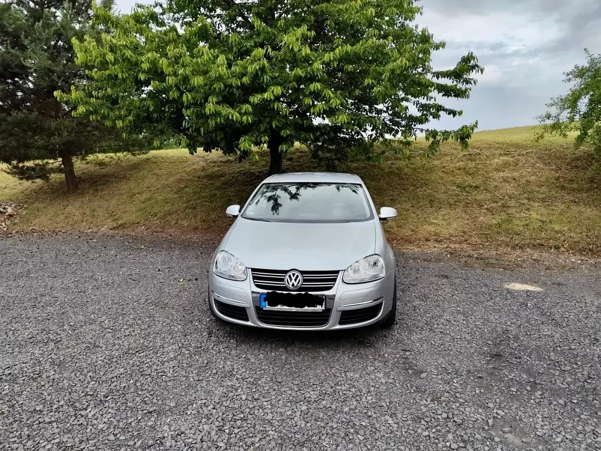 Gebraucht VW Jetta 102 PS (75 kW) 2005 Silber Limousine