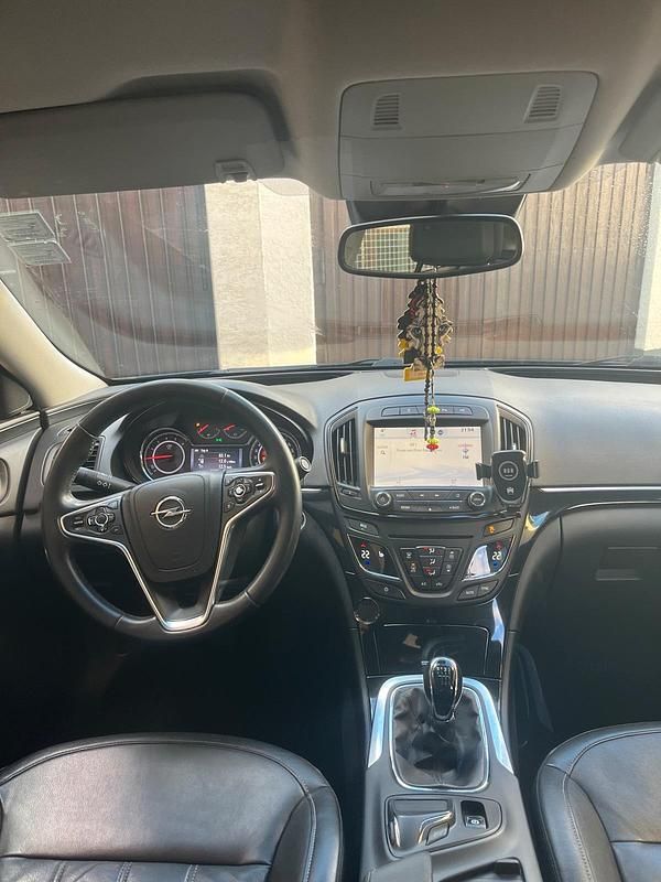 Gebraucht Opel Insignia Edition 140 PS (102 kW) 2014 Grün Limousine