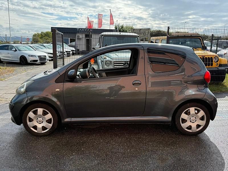 Gebraucht Toyota Aygo 68 PS (50 kW) 2007 Grau Kleinwagen