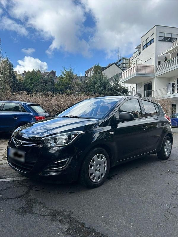Gebraucht Hyundai i20 Classic 86 PS (63 kW) 2014 Schwarz Kleinwagen