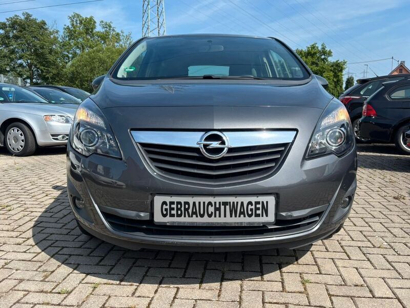 Grau Gebraucht 2012 Opel Meriva Design Edition Van / Kleinbus | 4.499 € (Fairer Preis) - Bild 1/4
