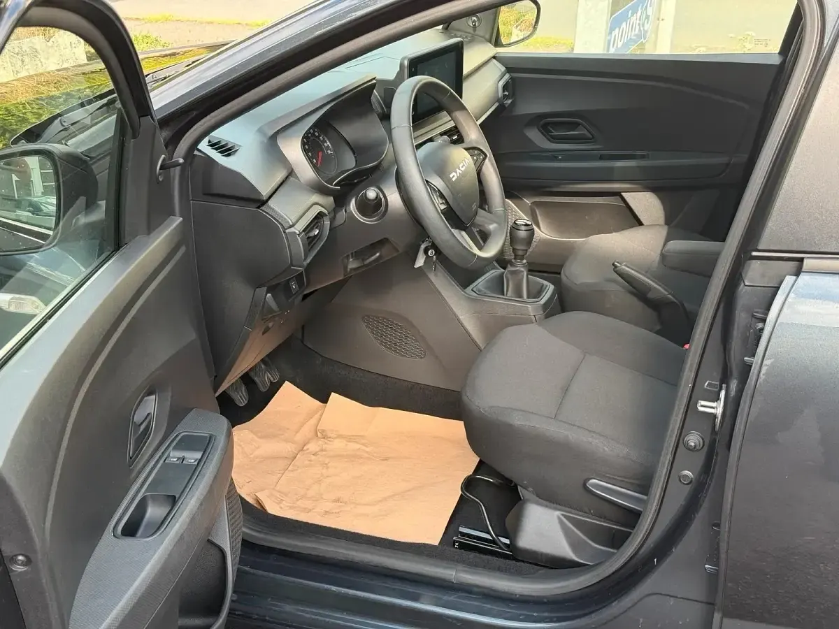 Gebraucht Dacia Sandero Essentiel 67 PS (49 kW) 2023 Grau Kleinwagen