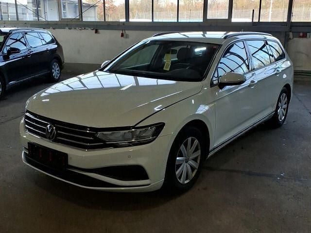 Gletscherweiß metallic (metallic) Gebraucht 2022 VW Passat Kombi | 21.450 € (Superpreis) - Bild 1/4