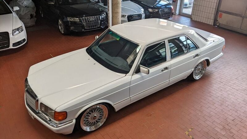 Weiß Gebraucht 1987 Mercedes 300 SE Limousine | 12.500 € - Bild 1/4