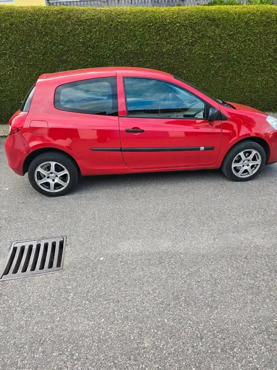 Gebraucht Renault Clio 75 PS (55 kW) 2010 Rot Kleinwagen