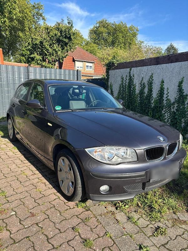 Grau Gebraucht 2004 BMW 116 Kleinwagen | 1.750 € - Bild 1/4