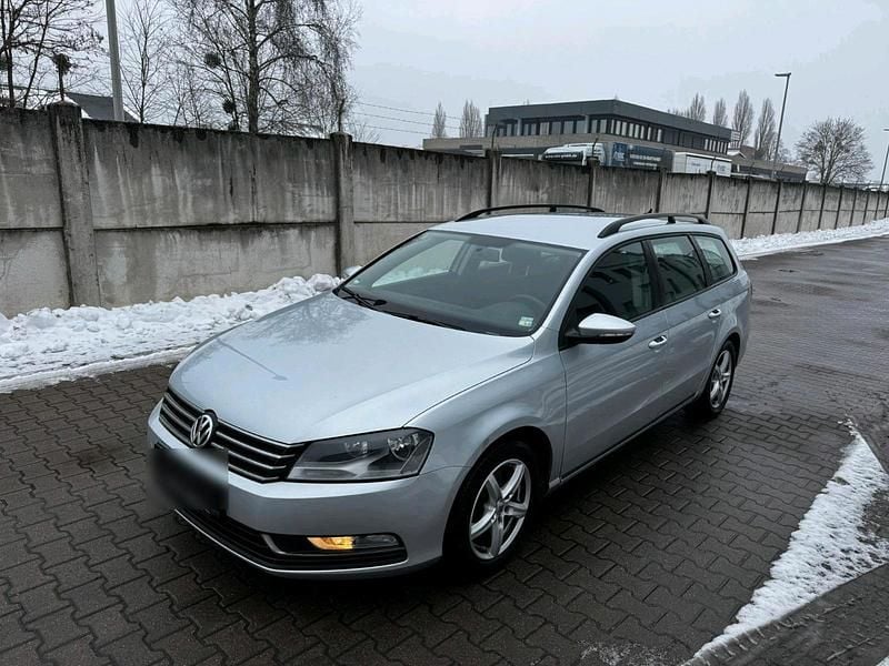 Grau Gebraucht 2013 VW Passat Kombi | 4.900 € (Superpreis) - Bild 1/4
