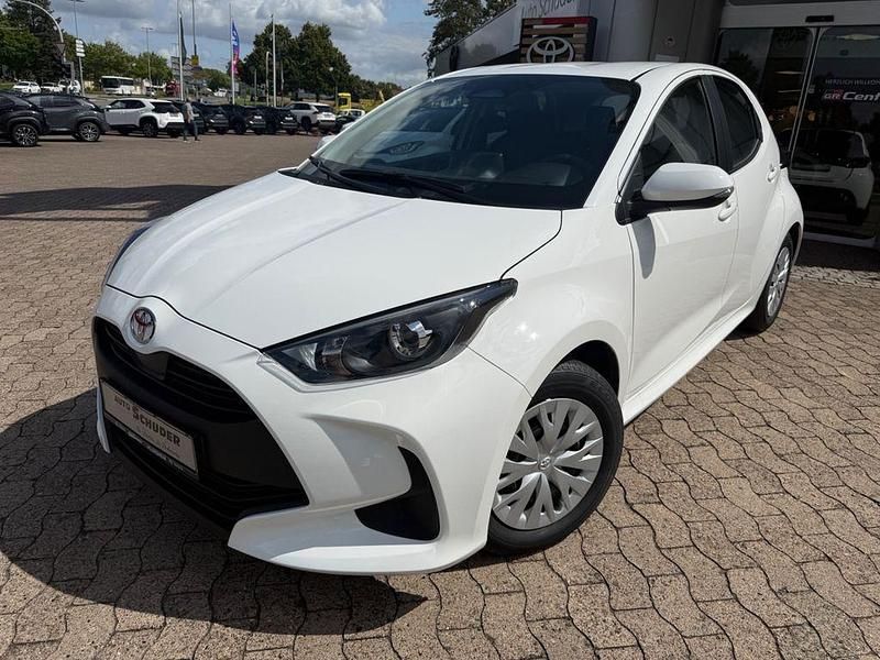 Weiß Neu 2025 Toyota Yaris Hybrid Business Edition Limousine | 26.200 € (Fairer Preis) - Bild 1/4