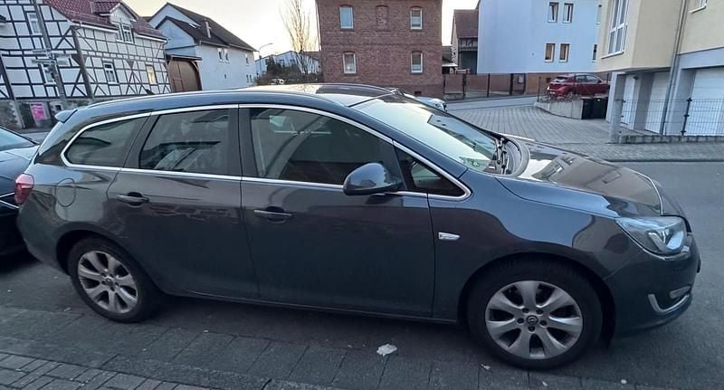 Gebraucht Opel Astra 136 PS (100 kW) 2015 Grau Kombi
