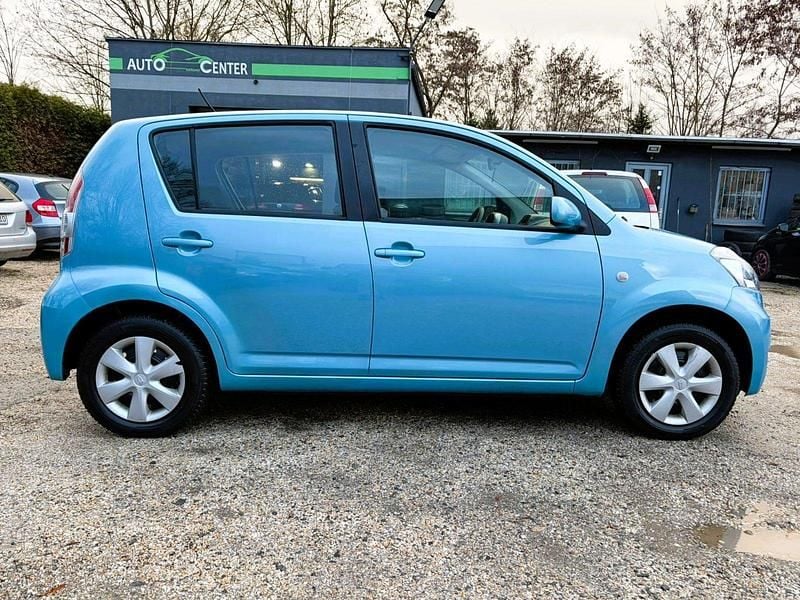 Gebraucht Daihatsu Sirion 70 PS (51 kW) 2008 Blau Kleinwagen