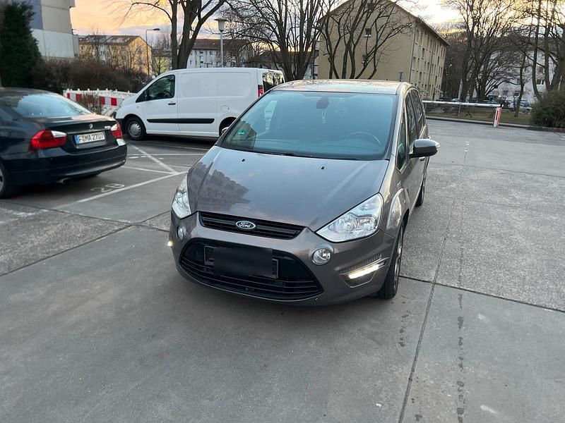 Gebraucht Ford S-MAX S 140 PS (102 kW) 2014 Braun Van / Kleinbus