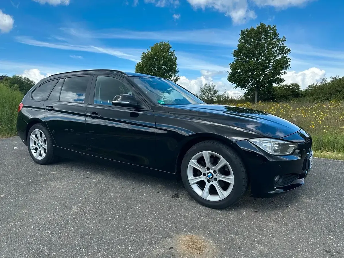 Gebraucht BMW 318 143 PS (105 kW) 2013 Schwarz Kombi