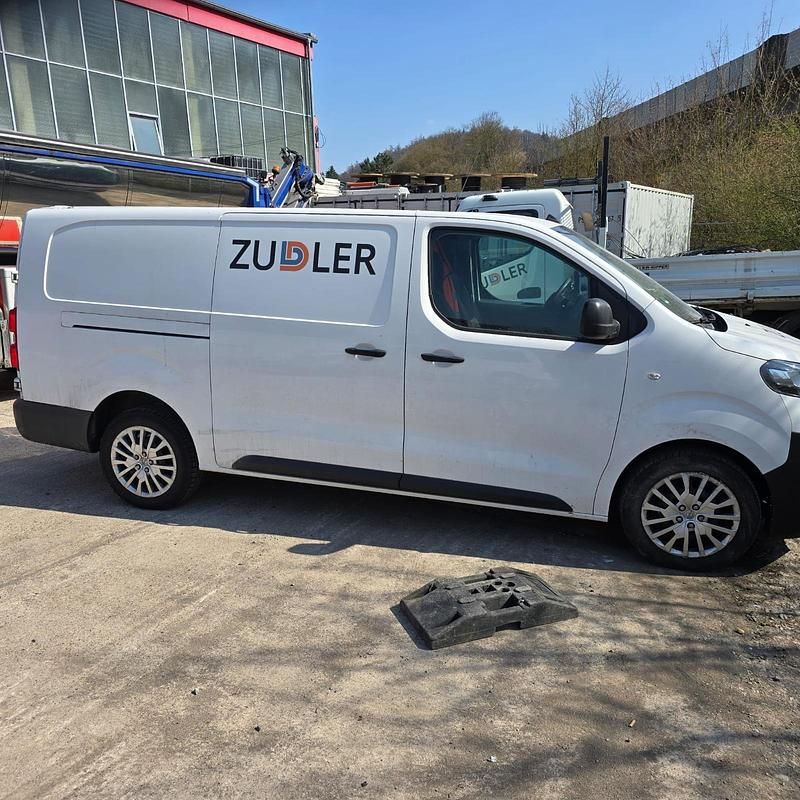 Gebraucht Opel Vivaro Basis 122 PS (89 kW) 2021 Weiß Van / Kleinbus