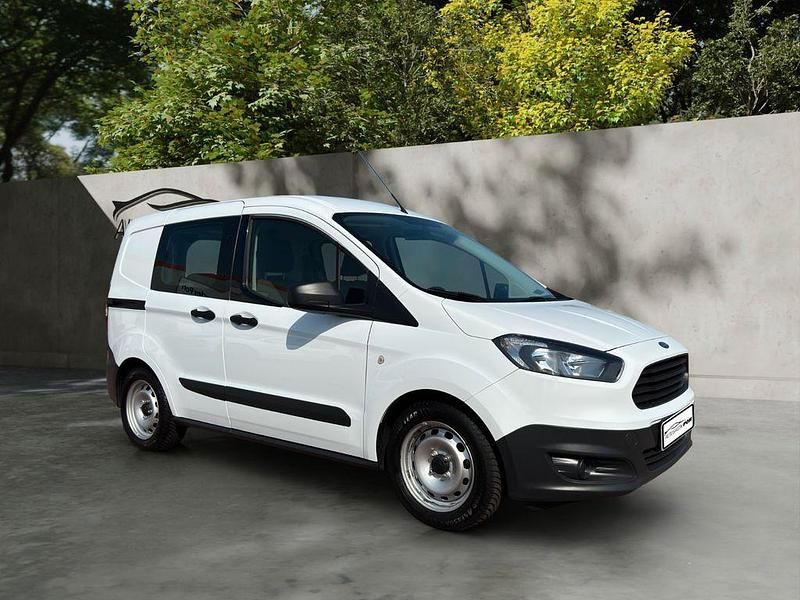 Weiß Gebraucht 2018 Ford Transit Limousine | 11.500 € (Fairer Preis) - Bild 1/4