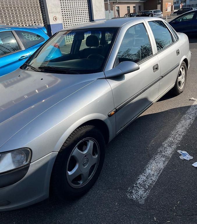 Gebraucht Opel Vectra 101 PS (74 kW) 1999 Silber Limousine