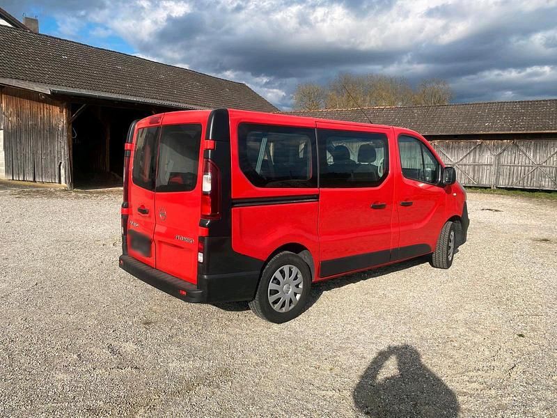 Gebraucht Opel Vivaro 125 PS (91 kW) 2018 Rot Van / Kleinbus