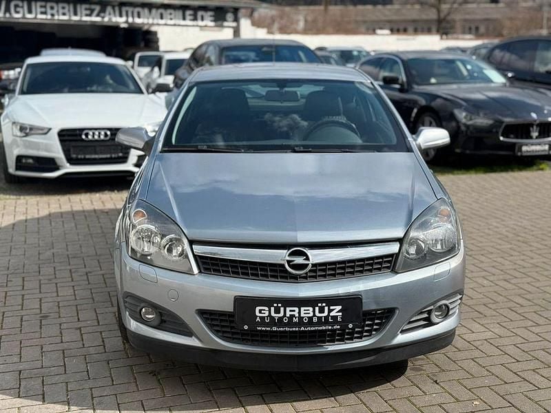 Gebraucht Opel Astra GTC Edition 116 PS (85 kW) 2009 Silber Coupé