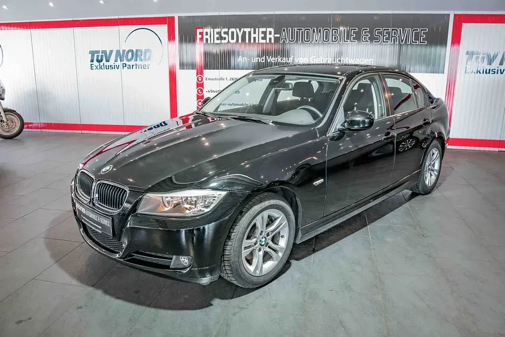 Gebraucht BMW 318 Comfort Edition 143 PS (105 kW) 2012 Schwarz Limousine