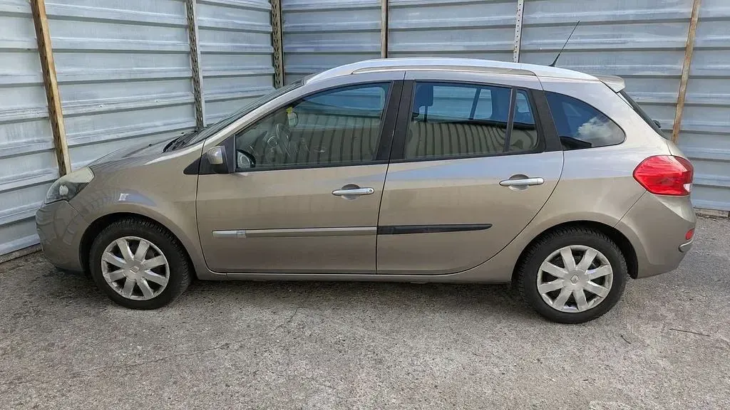Gebraucht Renault Clio Dynamique 101 PS (74 kW) 2011 Grau Limousine
