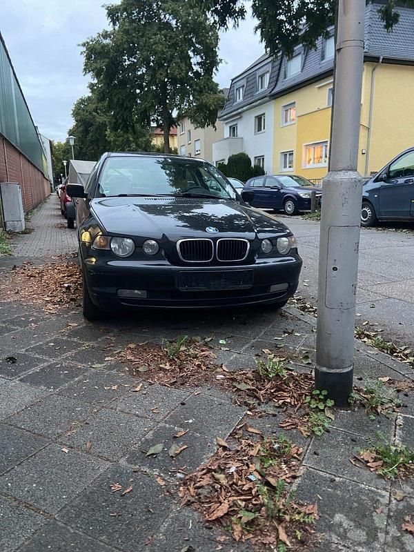 Schwarz Gebraucht 2003 BMW 318 Compact Kleinwagen | 350 € - Bild 1/4