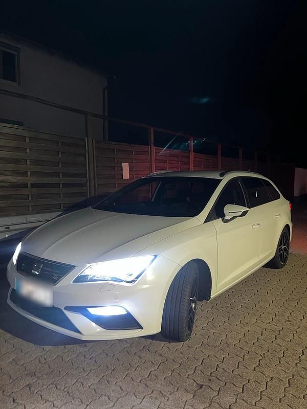 Weiß Gebraucht 2017 Seat Leon FR Kombi | 14.200 € (Fairer Preis) - Bild 1/4