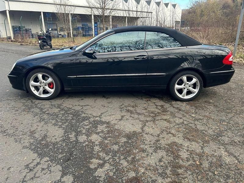 Gebraucht Mercedes CLK200 Avantgarde 163 PS (119 kW) 2004 Schwarz Cabrio