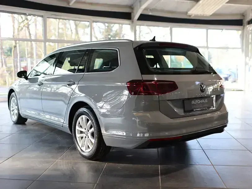 Second-hand VW Passat Business 200 CP (147 kW) 2023 Gri Break